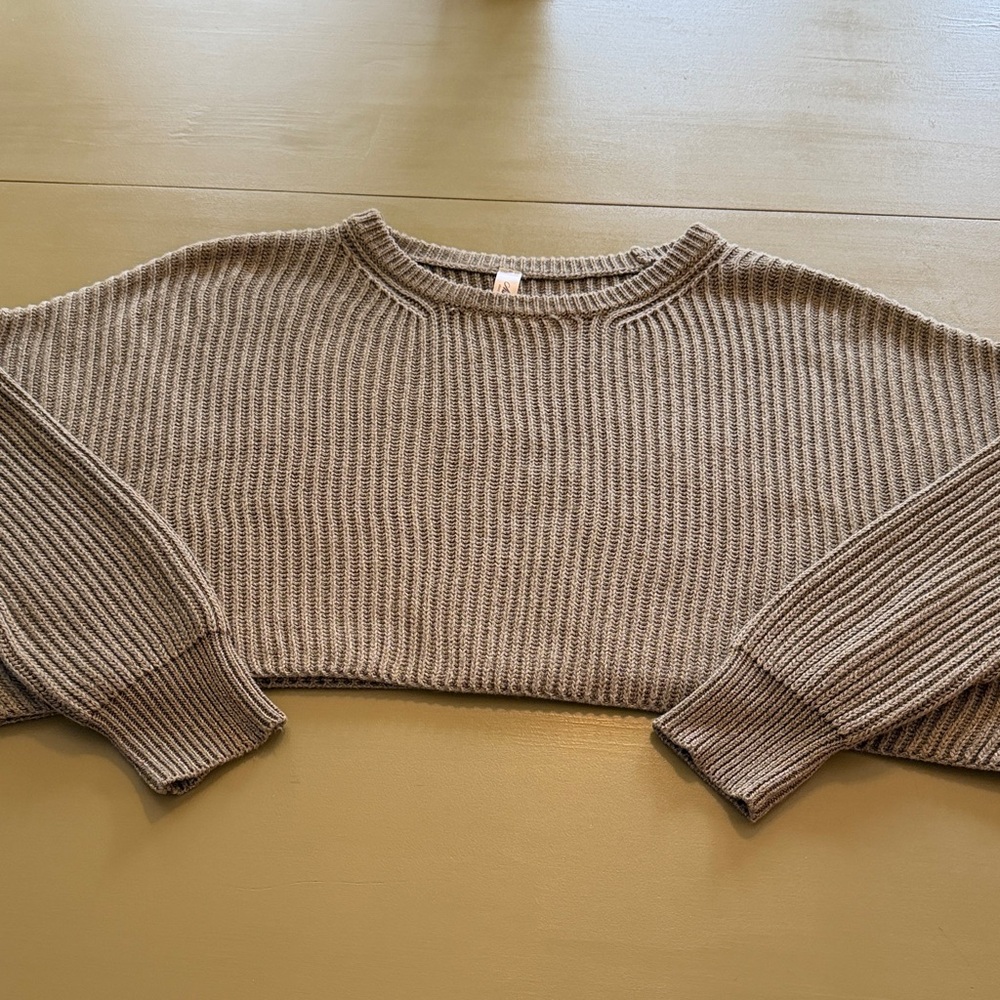 Cozy Cropped Ribbed Knit Sweater - Olive Green